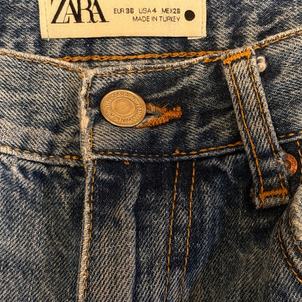 Zara Distressed Denim women’s jeans
